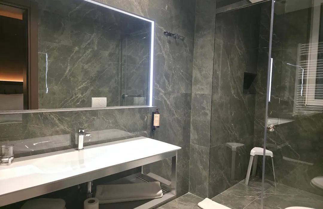 Mondial Hotel-1